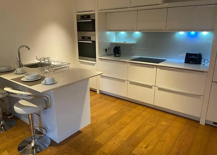 Clarges -Selfridges Luxury Apartment