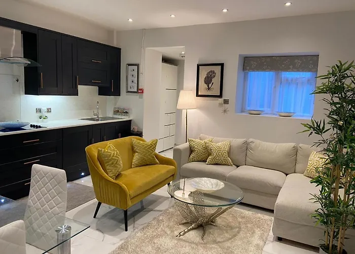 Elegant 2 Bed Flat In Chiswick
