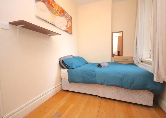 Three Bedroom Flat With Garden In Fulham