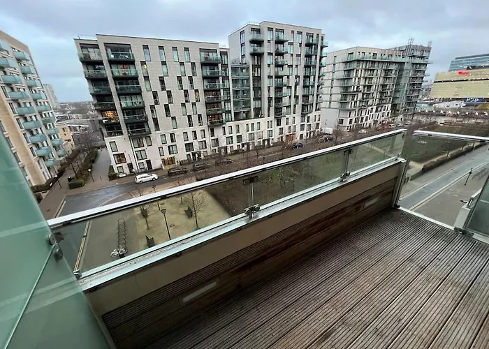 Modern 2 Bed - Olympic Park Stratford