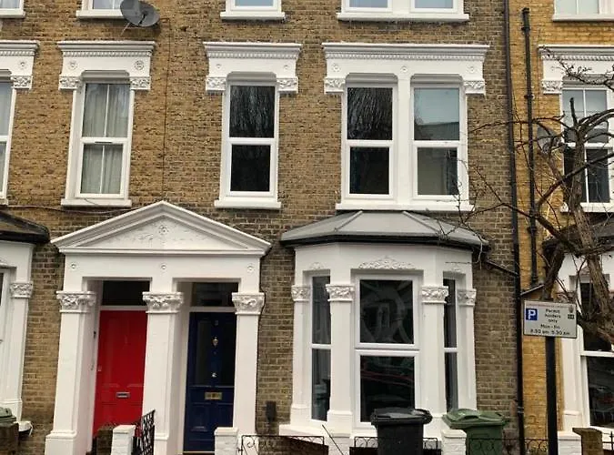 Beautiful 1-Bed Studio In London