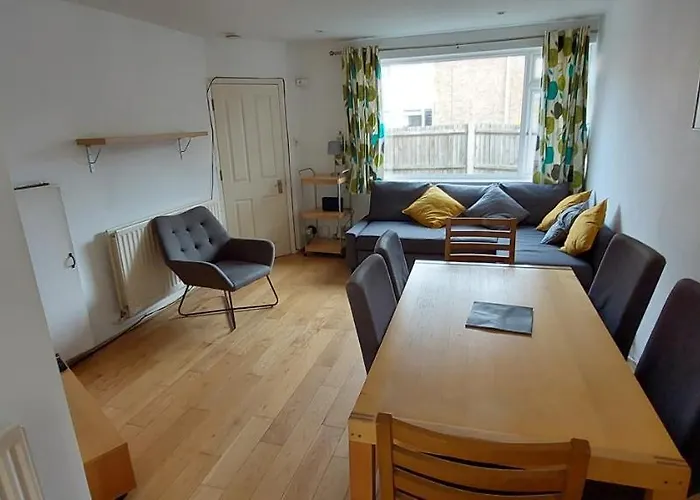 Lovely 3 Bedroom House Wimbledon