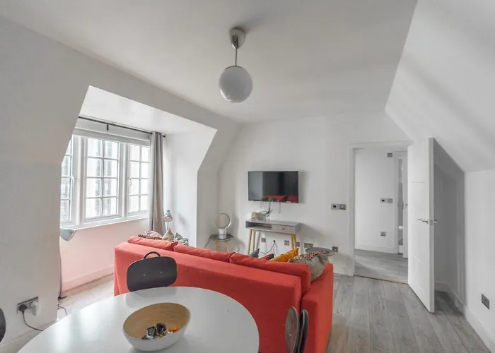 Top Floor Apartment High Street Kensington