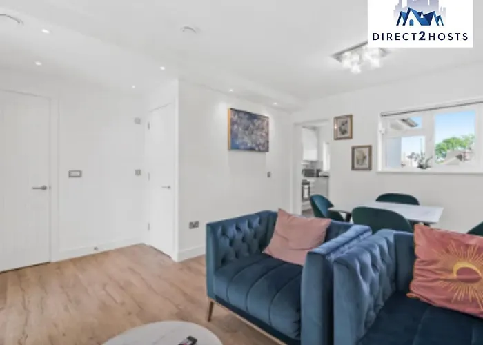 Three Bedroom Beautiful & Comfy Acton Gem Apartment By Direct2Hosts With King Beds & Free Parking!