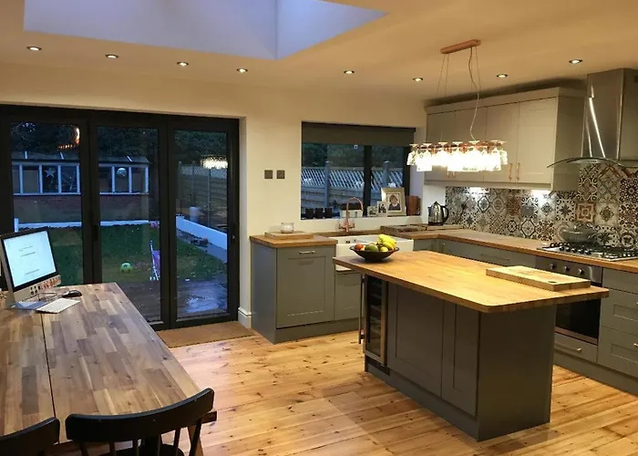 Three Bedroom Family Home With Garden In Walthamstow