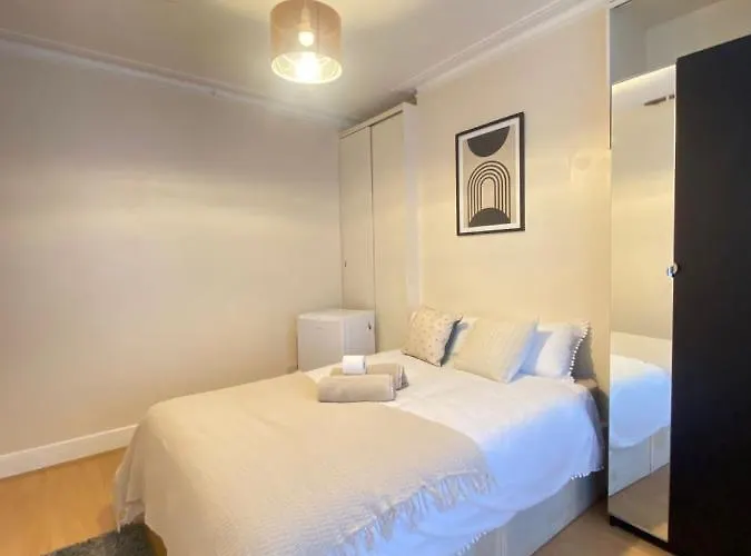 Seven Sister\'S Rooms