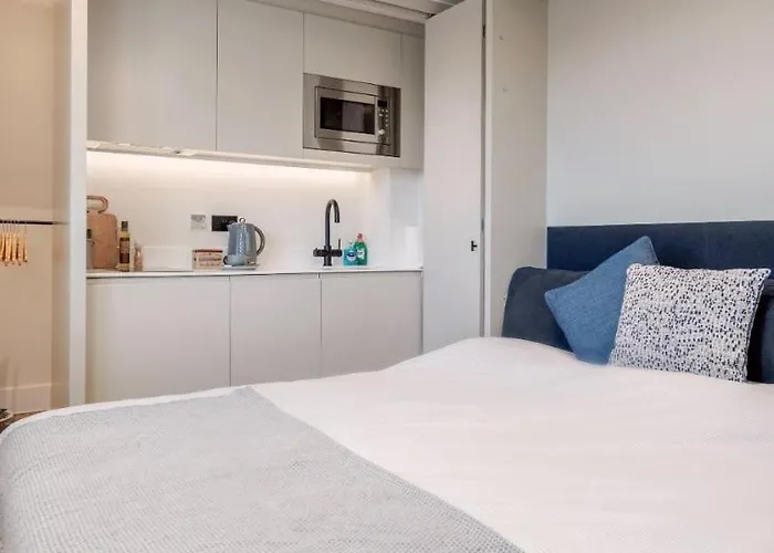 Newly Refurbished Luxury 2-Bed Flat Whole Apartment 2Mins To Paddington Station