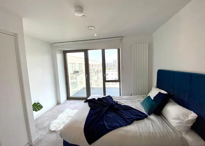 Md Apartments : Stunning 2 Bedroom 2 Bath Apartment - Royal Docks