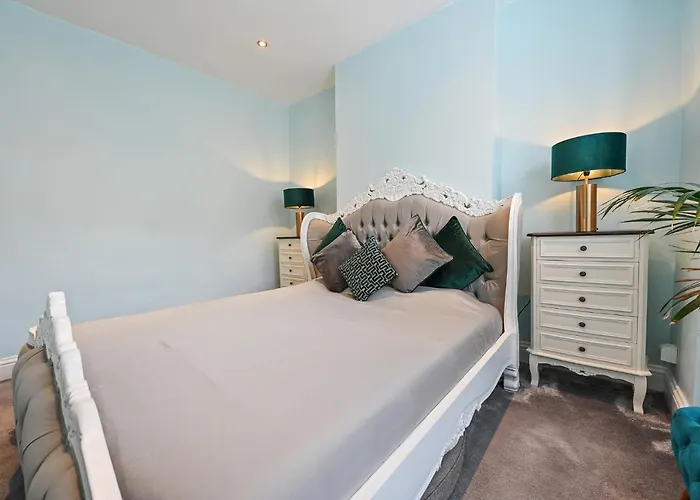 Wembley Luxury Residence- Opulence House