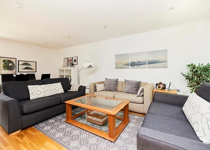 The Jasper Walk Escape - Charming 2Bdr Flat With Balcony