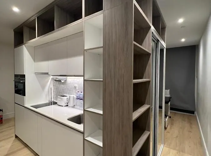 Lhr Apartments
