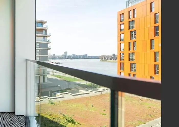 Luxury Riverview Greenwich 2Bed Apt- Sleep 6 Guests-5Min From 02 Arena- Playstation 4 Provided