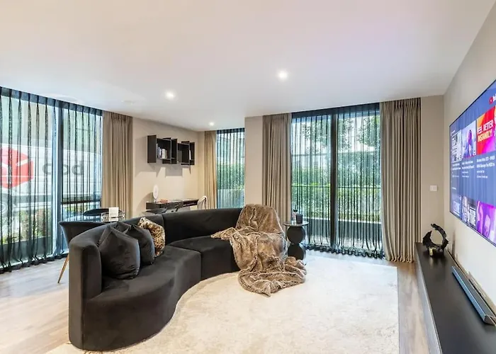 Luxury 2 Bed Apartment, Chelsea.