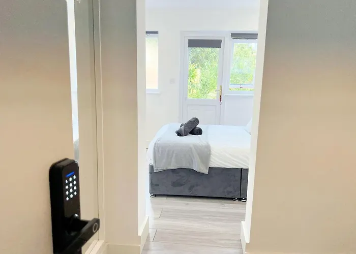 Minet Gardens Central - Suite 3