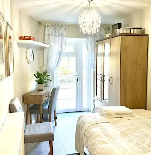 Cozy+Elegant Studio@ West London