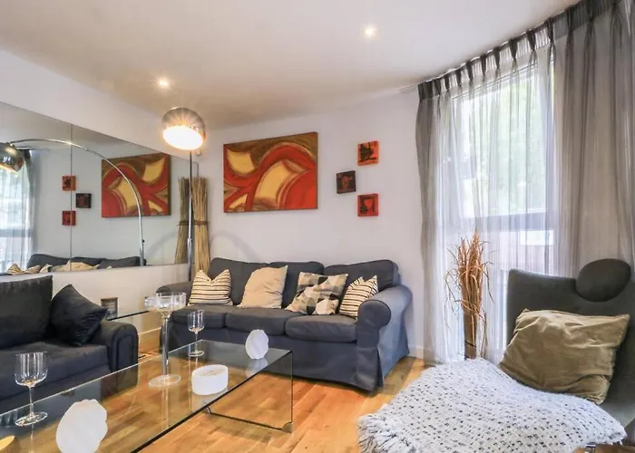 Glamorous Central Apartment