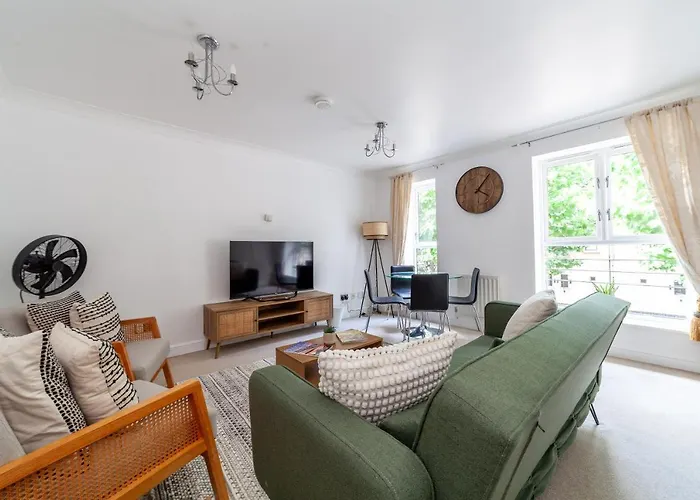 Newly Refurbished 2Br Flat Near Excel Centre