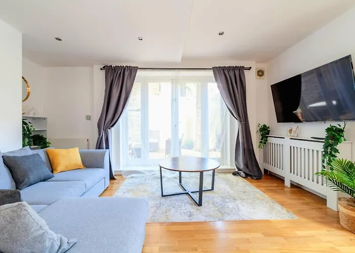 Comfy 2 Bed Apt With Private Garden,Battersea Central Ldn