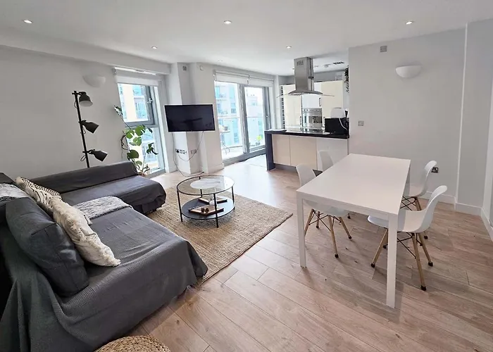 Beautiful 2 Bedroom Flat In Battersea