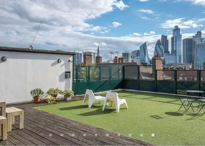 Luxury Artistic 2 Bedroom W/Balcony-Great Location Central London