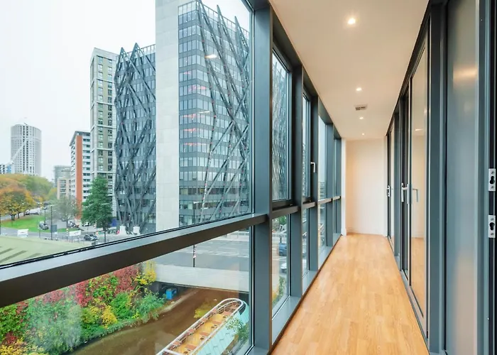 Paddington Basin View Apartment
