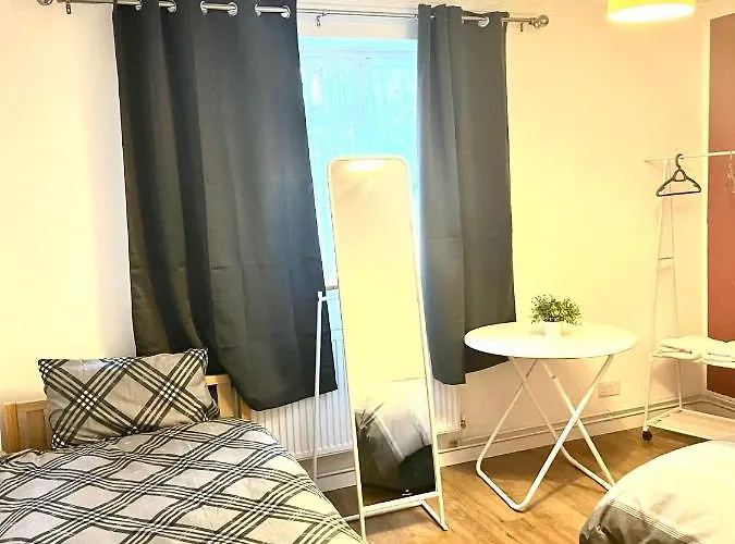 Large Room With Two Bed In Central London