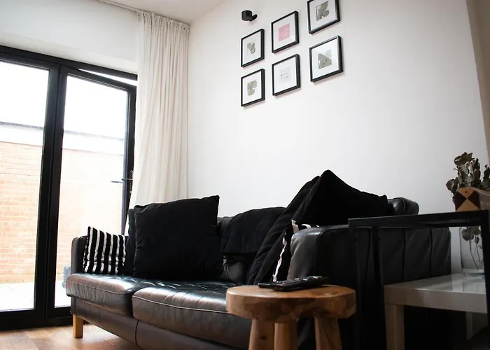 Sw Stay - Stylish One Bedroom With Patio