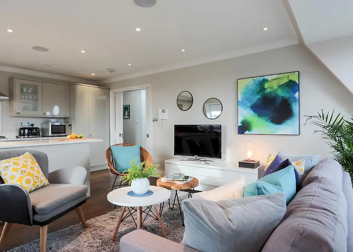Madison Hill - White Hill House 5 - 3 Bedroom Flat