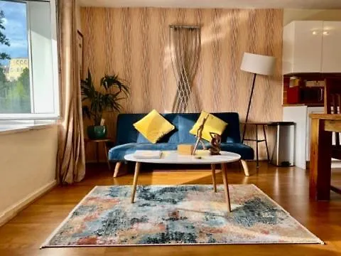 Great 2 Bedrooms Apartment 15 Mins From The Centre