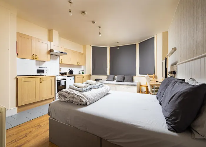 Very Large Studio On Finchley Road 11