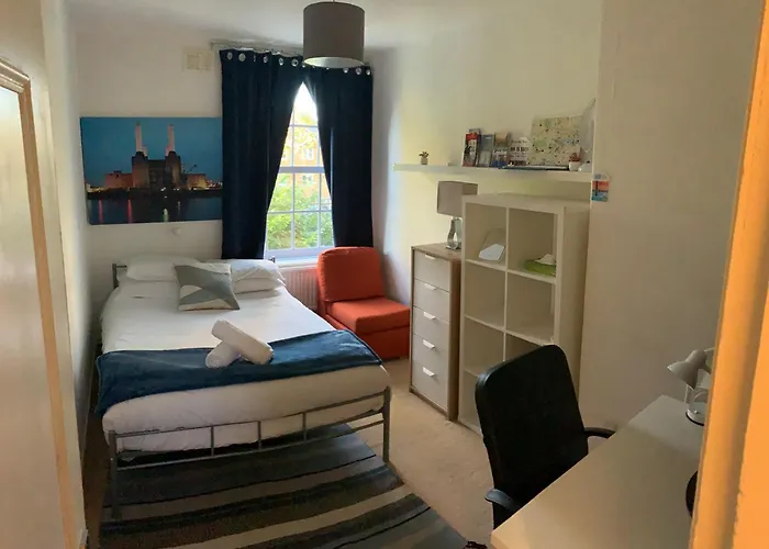 Central Location! Double Bedroom 2 Mins Walk From Battersea Power Underground Station!