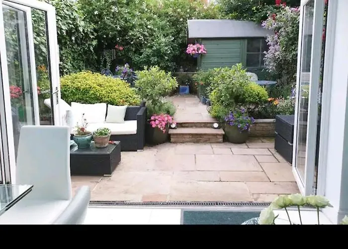 Homestay, Upmarket, Wimbledon & Southfields; Beside Tube;