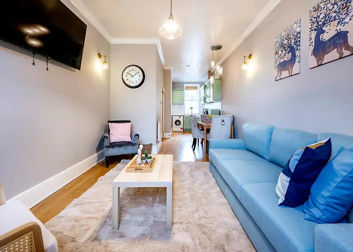 Large 1 Bedroom In Center Of London 3