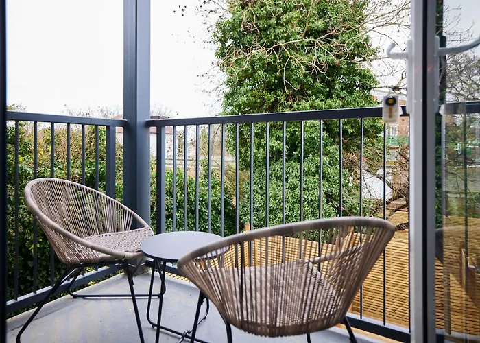 The Wembley Park Gem - Lovely 2Bdr Flat With Balcony