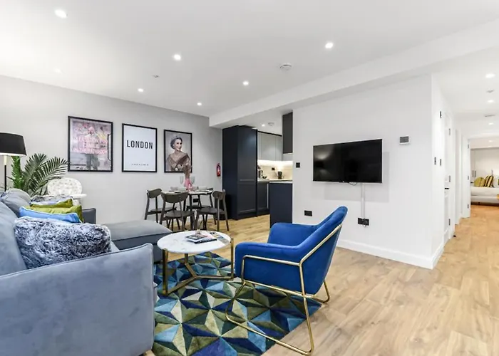 London Calling: 2Br Flat With Chic London Flair
