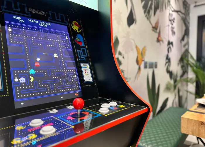 London Queen\'S Park With Cinema & Gaming Room