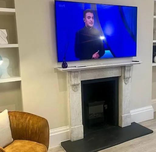 New Flat In Holland Park