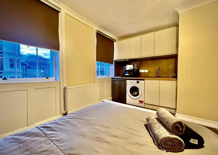 C.London, Zone 1. Double Studio, Moments From Oxford St