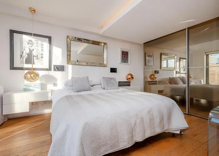 Stunning 3 Bedroom, 3 Bathroom Duplex With Terrace