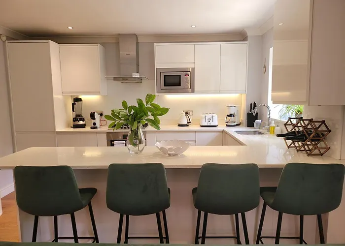 Three Bedroom Apartment By Beautiful Park