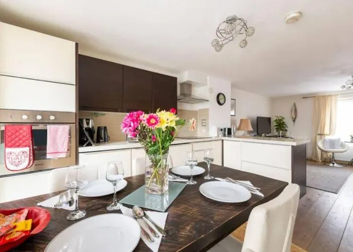 Super Central Beautiful Three Bedroom