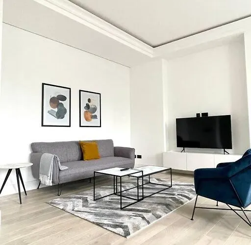 Central & Stylish 2 Bedroom Apartment