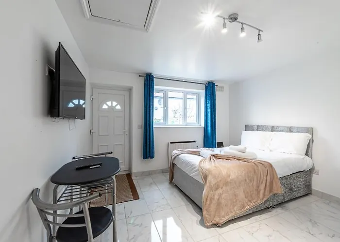 Newly Renovated Cozy Studio #2