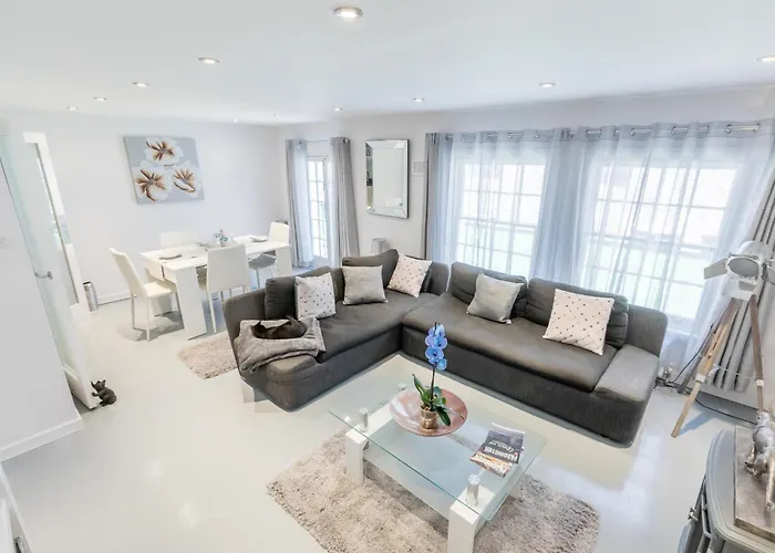 Comfortable 4 Bed Mews Town House Near Hyde Park