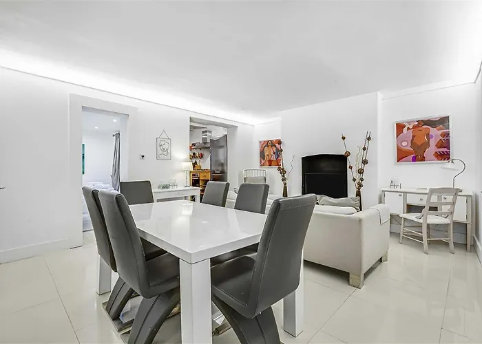 Earls Court Spacious Apartment