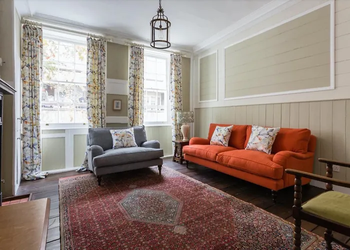 The Hearts Of Old 3 Bedroom In The West End