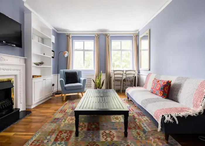 Pass The Keys Spacious And Central 2 Bedroom Flat In Chelsea