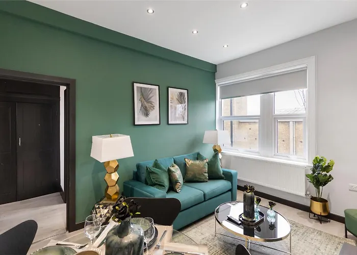 Luxurious Evergreen Flat Sleeps 4