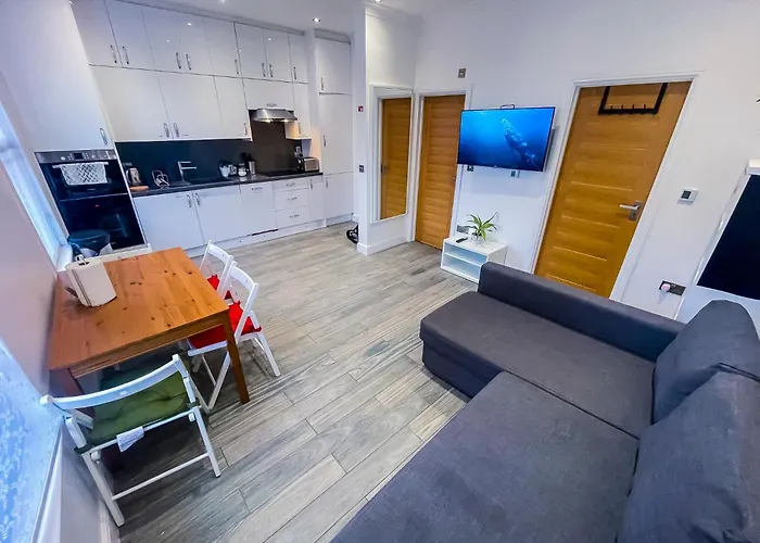 Beautiful 1 Bedroom Flat Close To City Centre