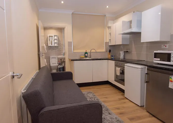 Evergreen Apartments- Flat 1, London